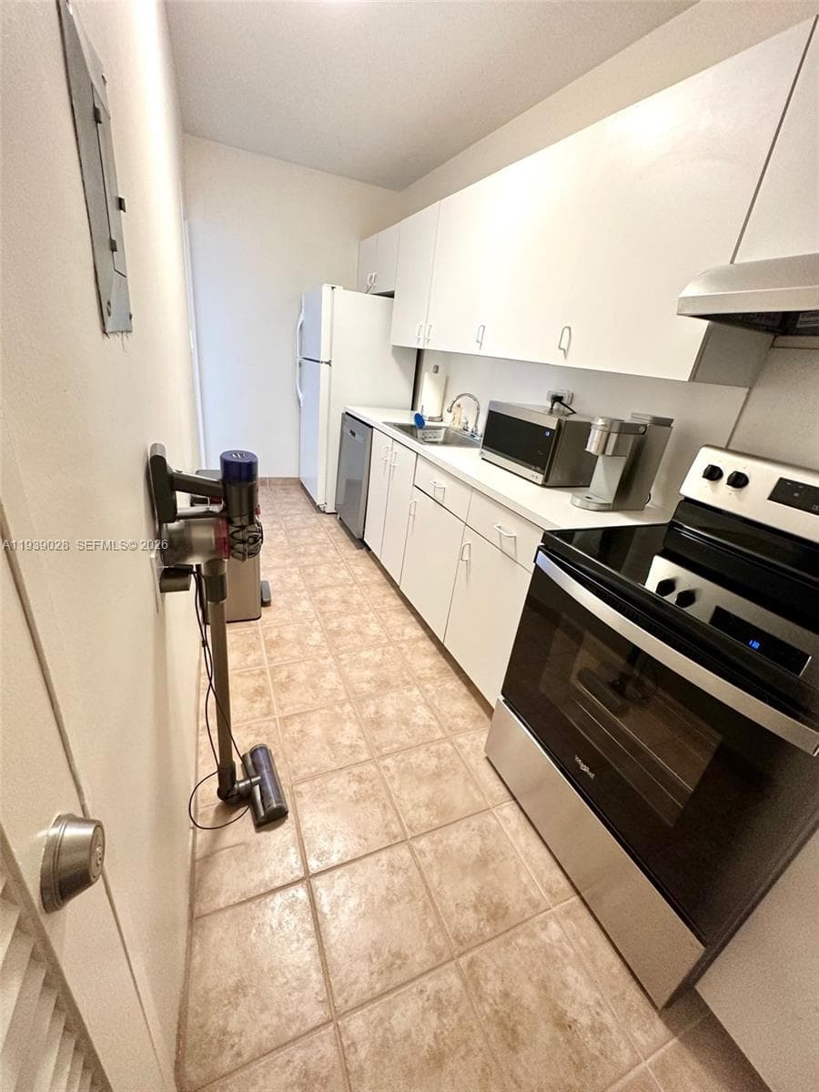 100 Lincoln Rd # 431, Miami Beach FL 33139 — 14
