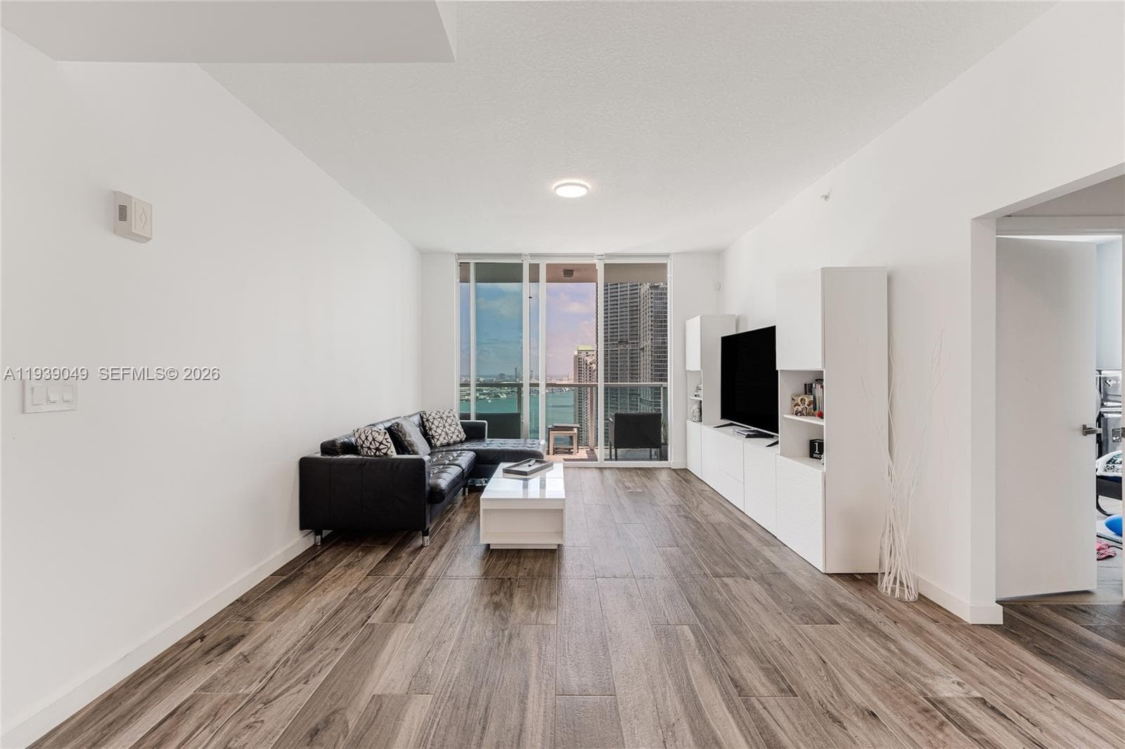 31 SE 5th St # 3918, Miami FL 33131 — 6