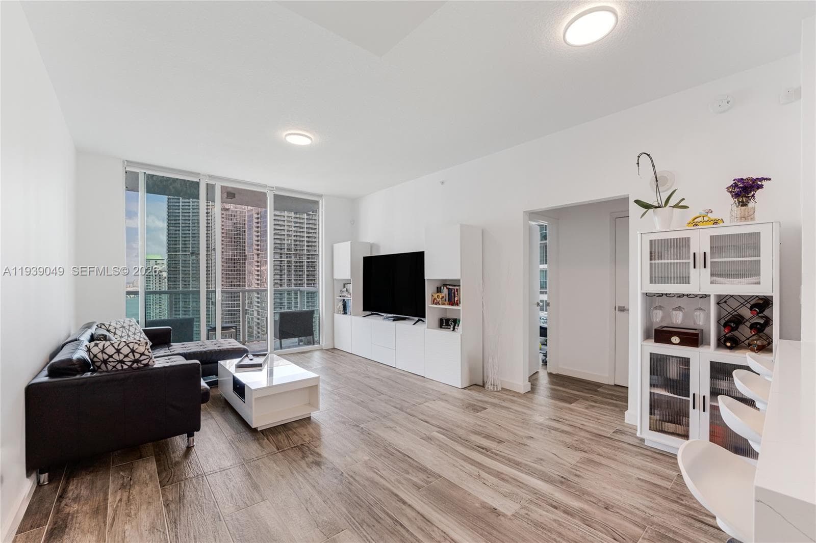 31 SE 5th St # 3918, Miami FL 33131 — 7