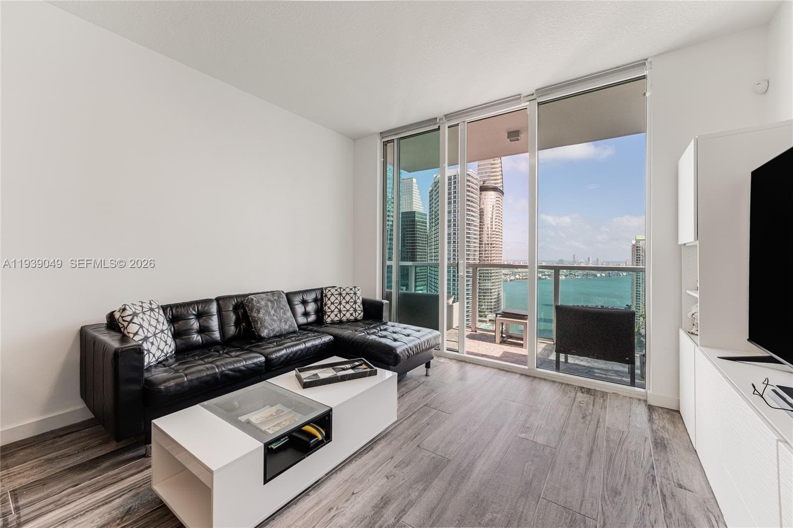 31 SE 5th St # 3918, Miami FL 33131 — 14