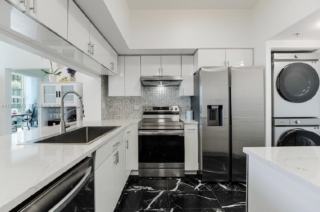 31 SE 5th St # 3918, Miami FL 33131 — 4
