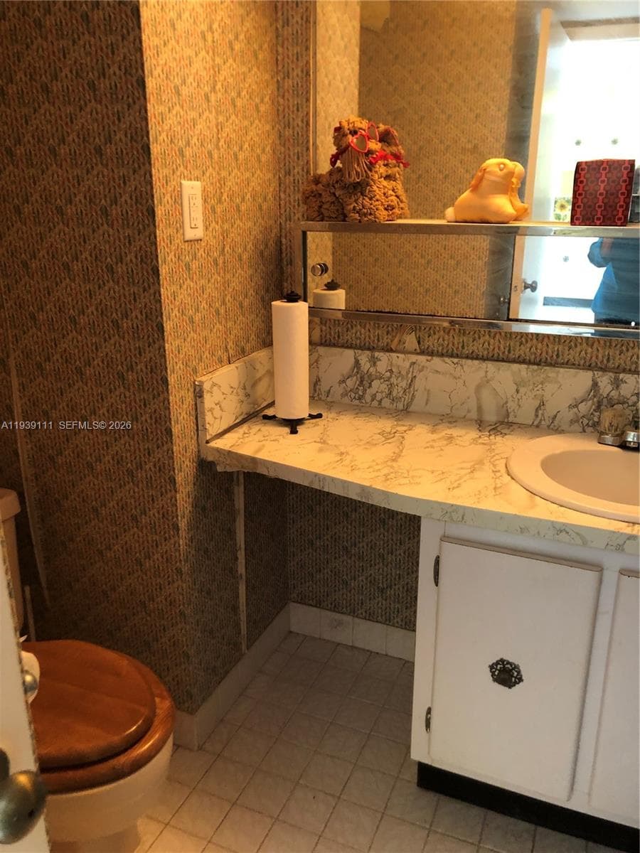 18011 Biscayne Blvd # 1403, Aventura FL 33160 — 18