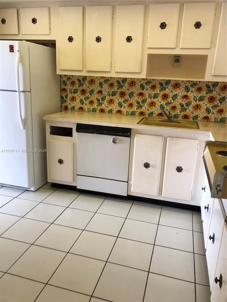 18011 Biscayne Blvd # 1403, Aventura FL 33160 — 11
