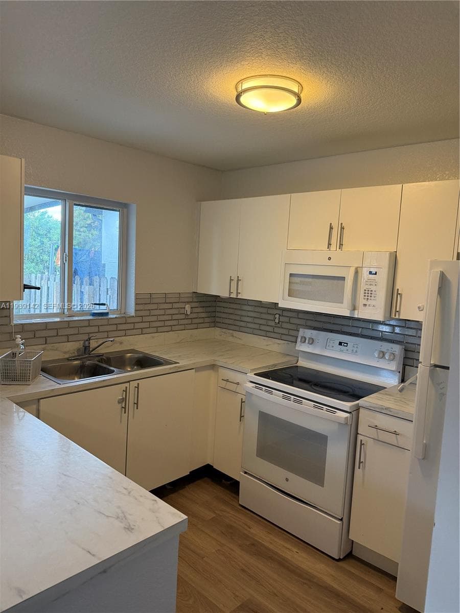 582 SW 2nd Pl, Florida City FL 33034 — 17
