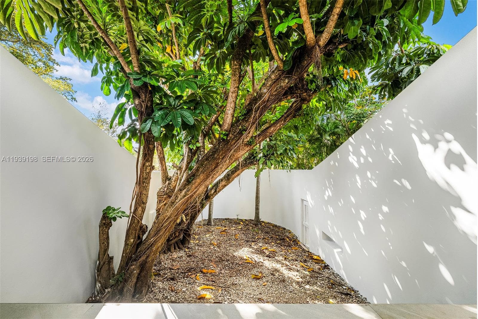 7540 Los Pinos Blvd, Coral Gables FL 33143 — 52