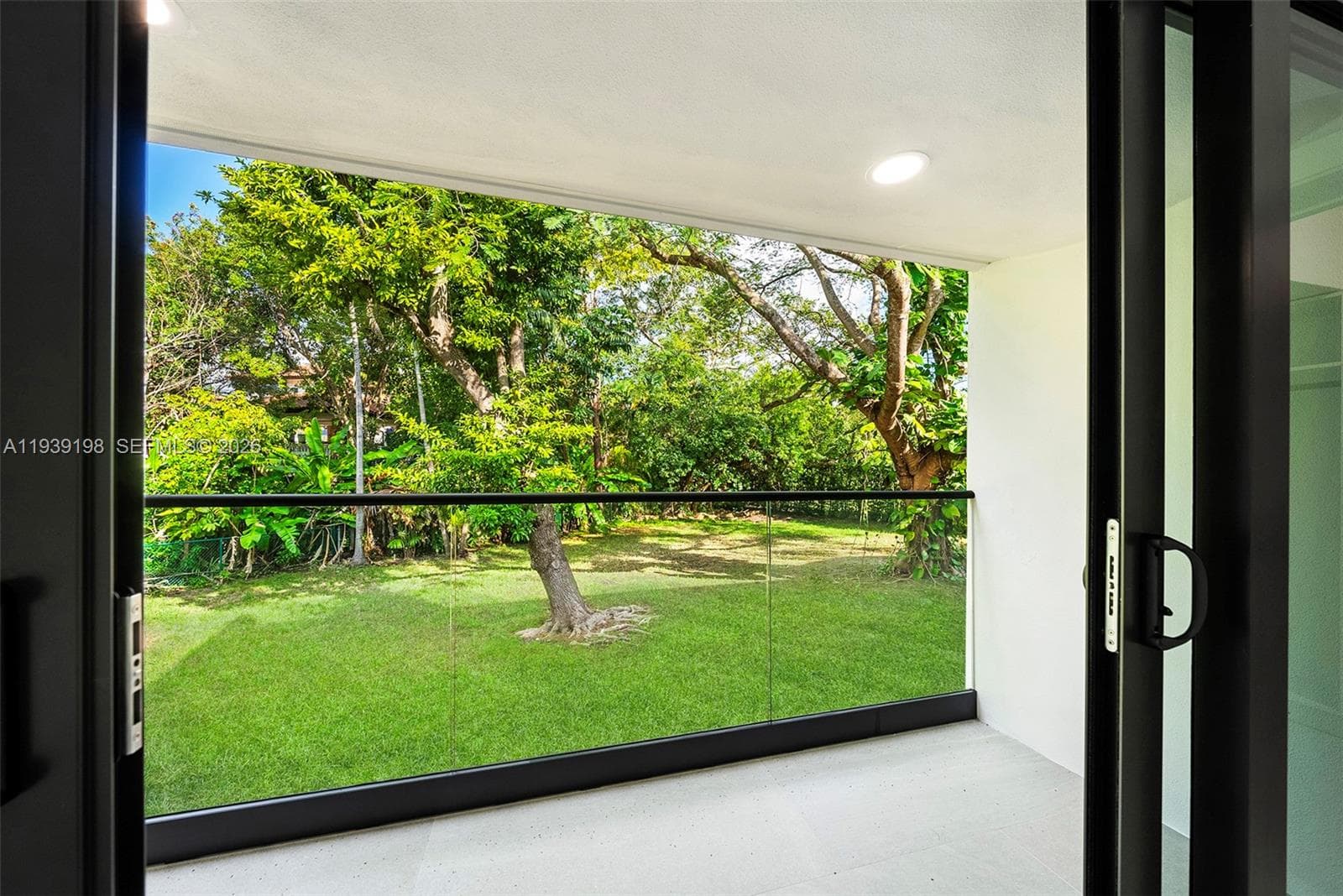 7540 Los Pinos Blvd, Coral Gables FL 33143 — 32