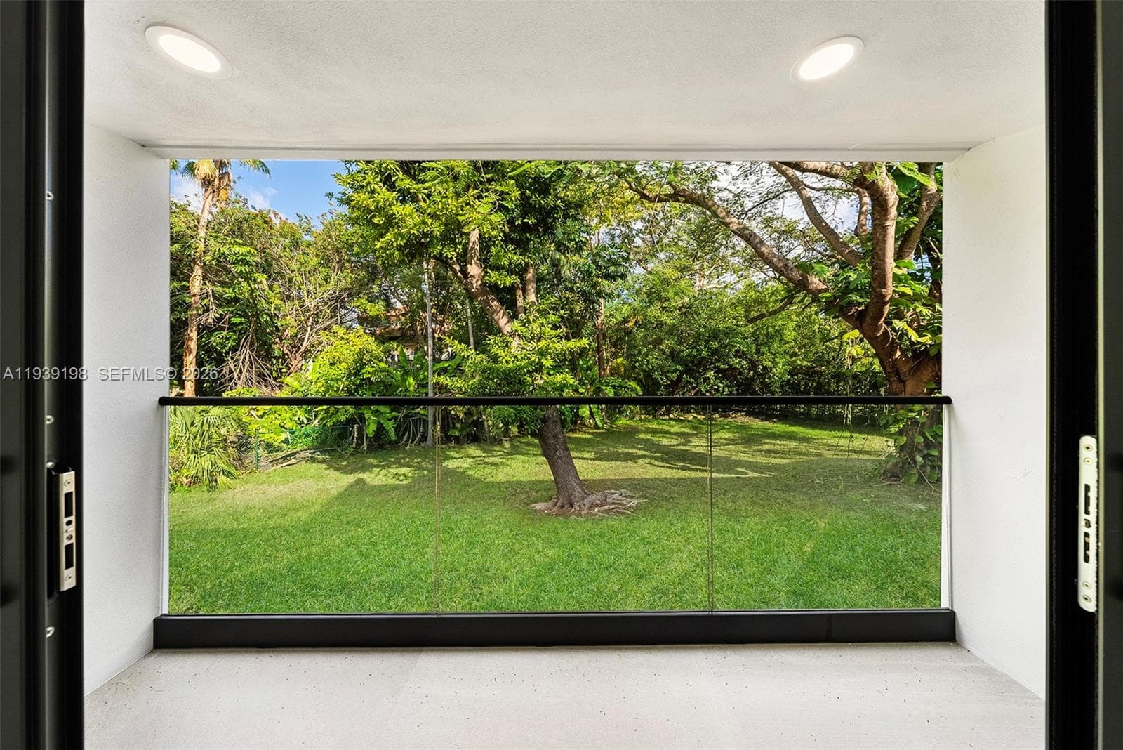 7540 Los Pinos Blvd, Coral Gables FL 33143 — 33