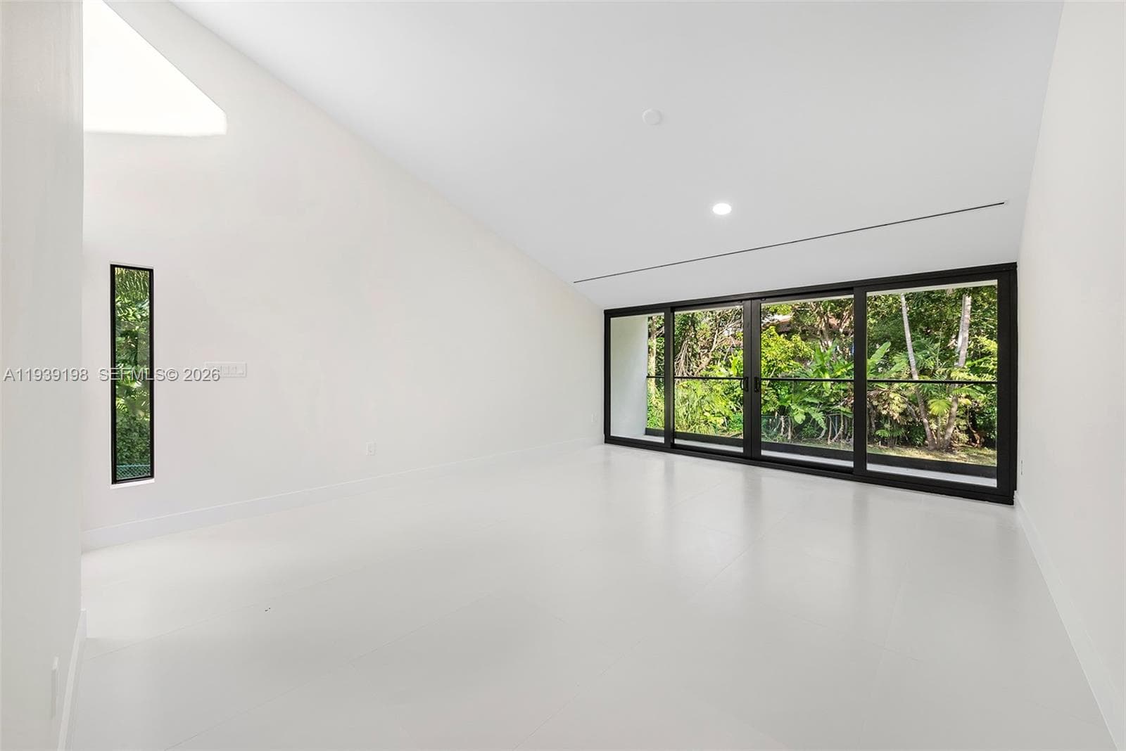 7540 Los Pinos Blvd, Coral Gables FL 33143 — 35