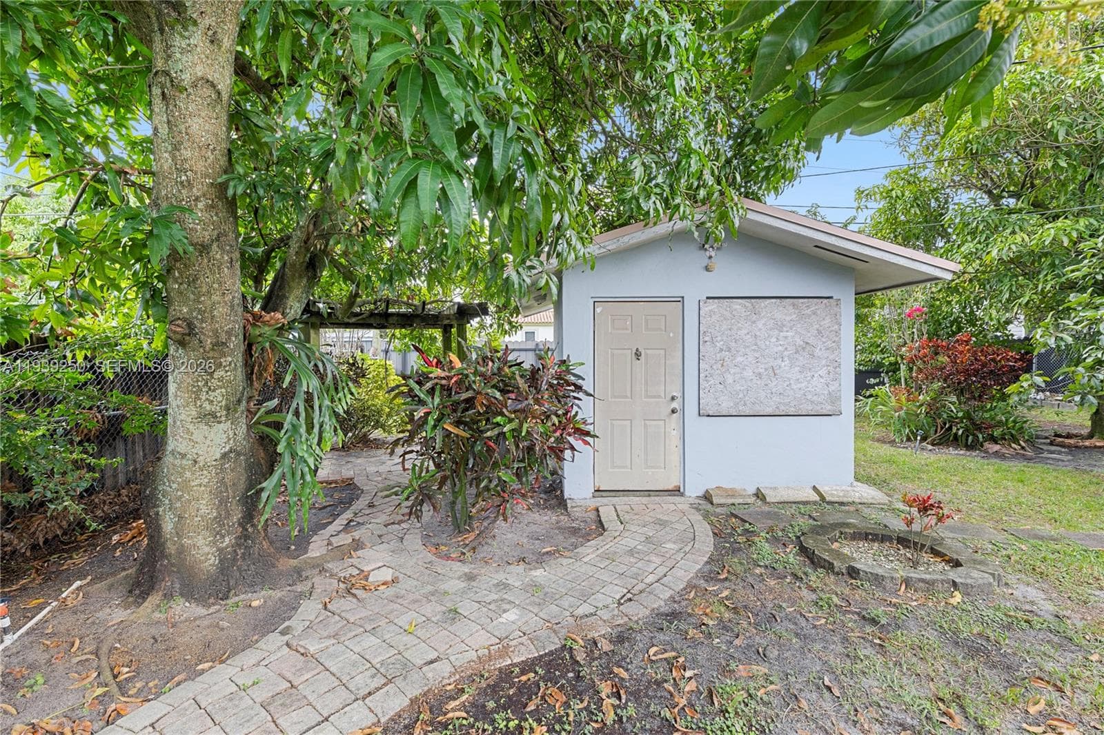 116 E 59, Hialeah FL 33013 — 22
