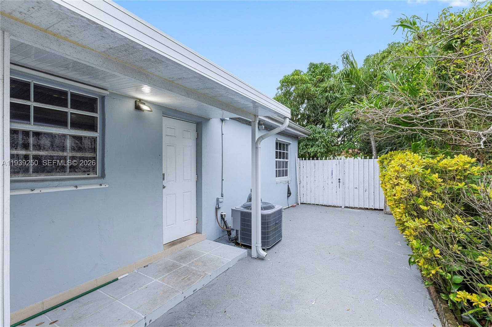 116 E 59, Hialeah FL 33013 — 24