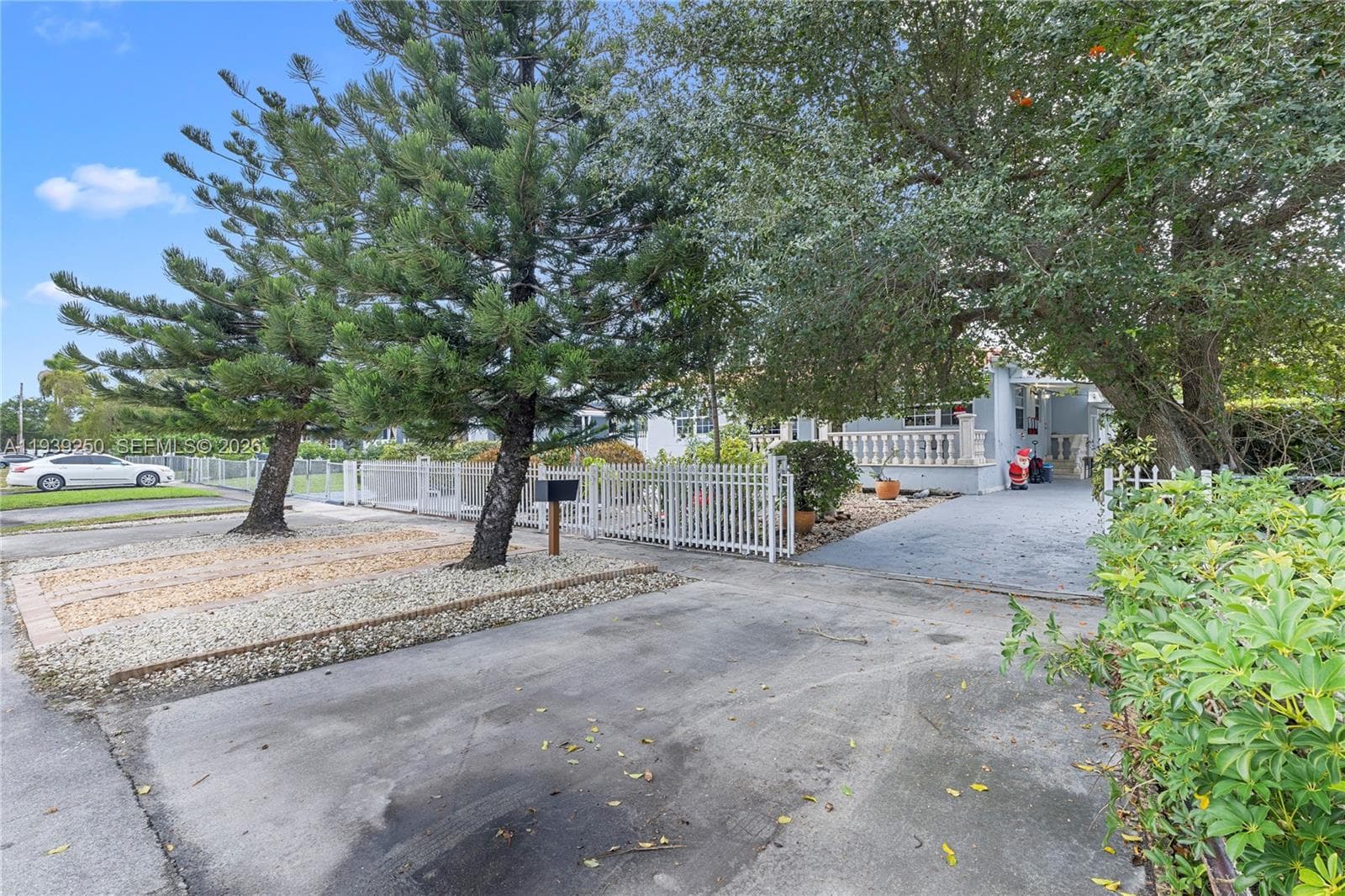 116 E 59, Hialeah FL 33013 — 15