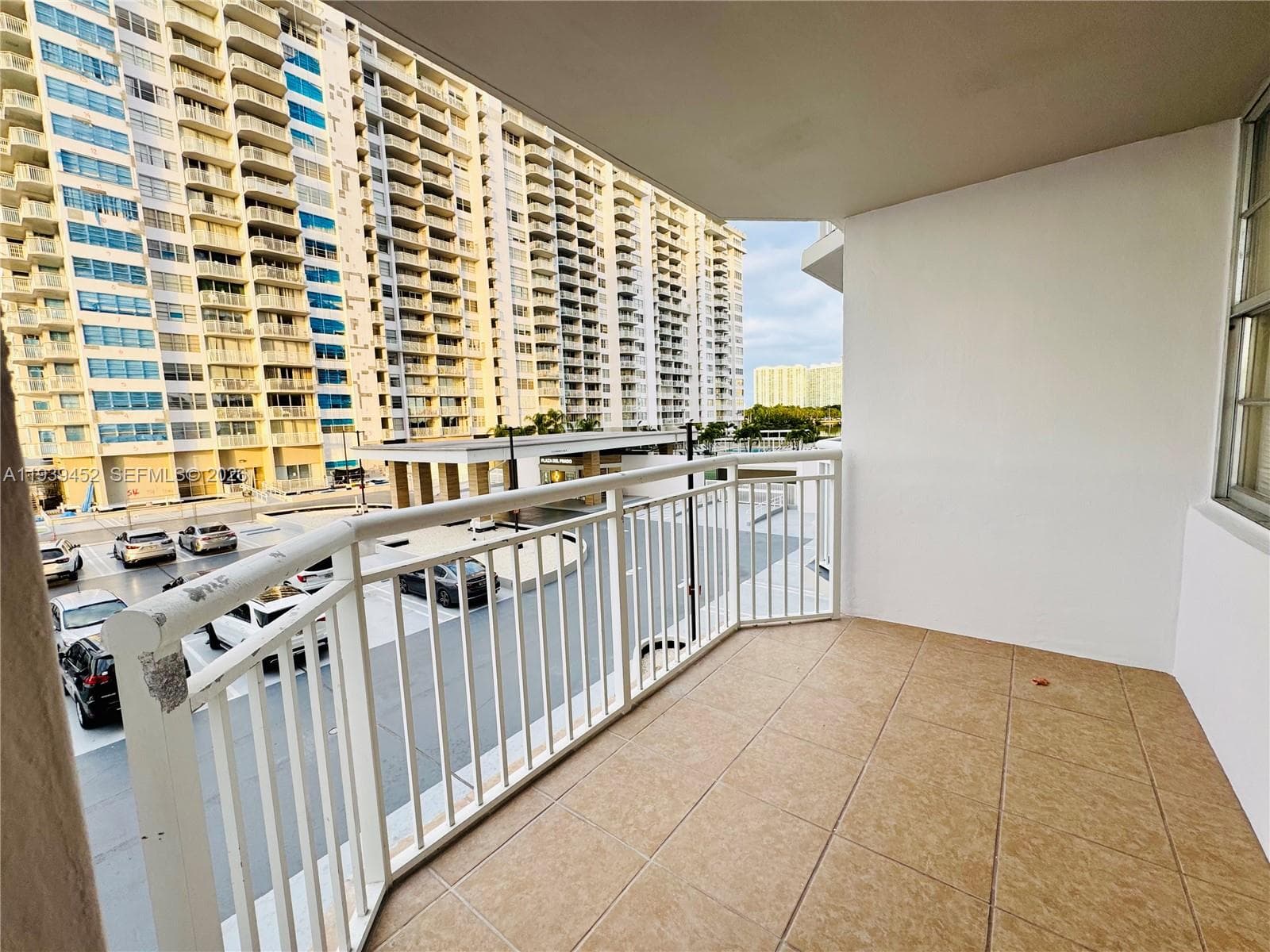 18021 Biscayne Blvd # 304, Aventura FL 33160 — 38