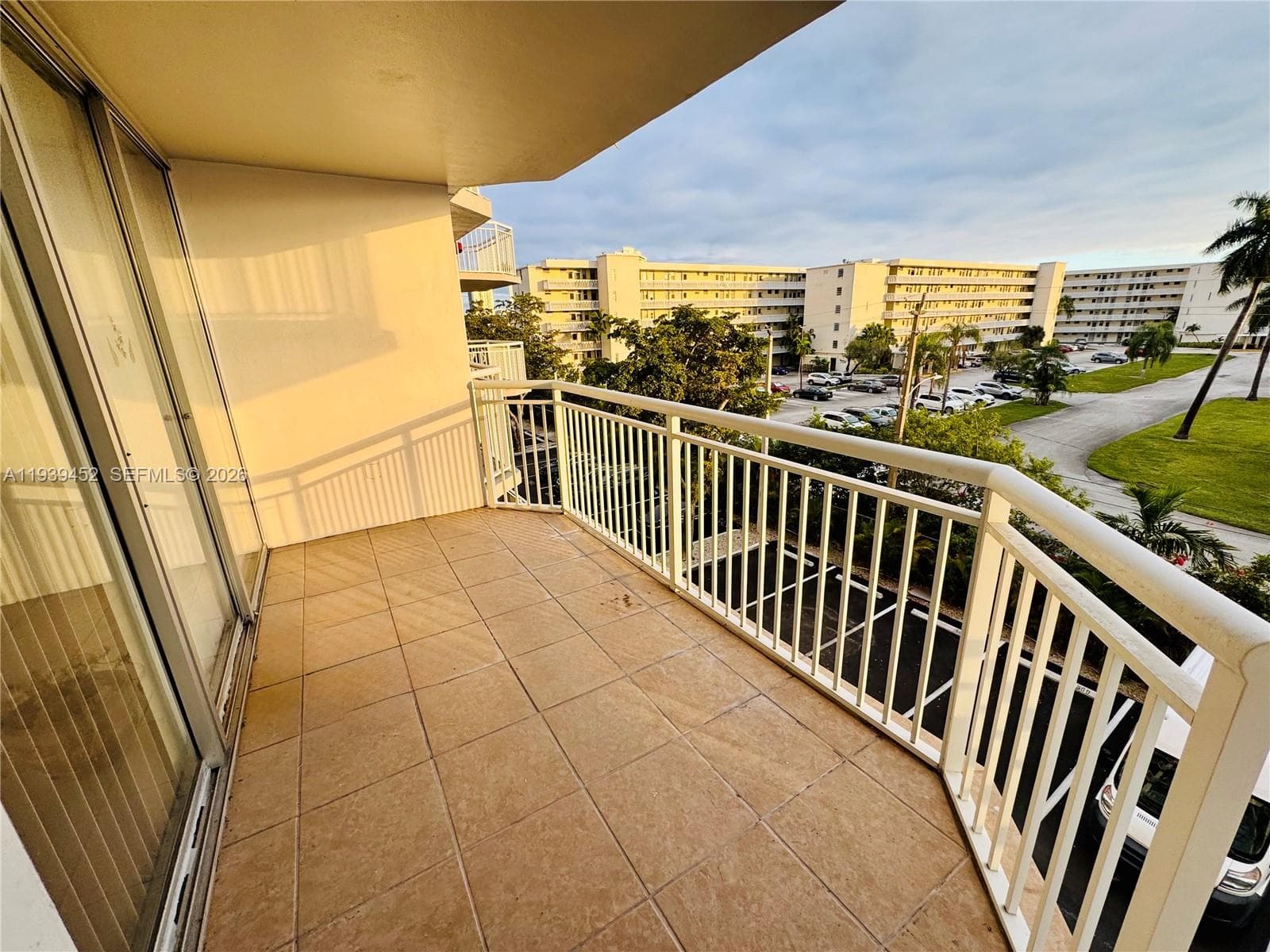 18021 Biscayne Blvd # 304, Aventura FL 33160 — 41