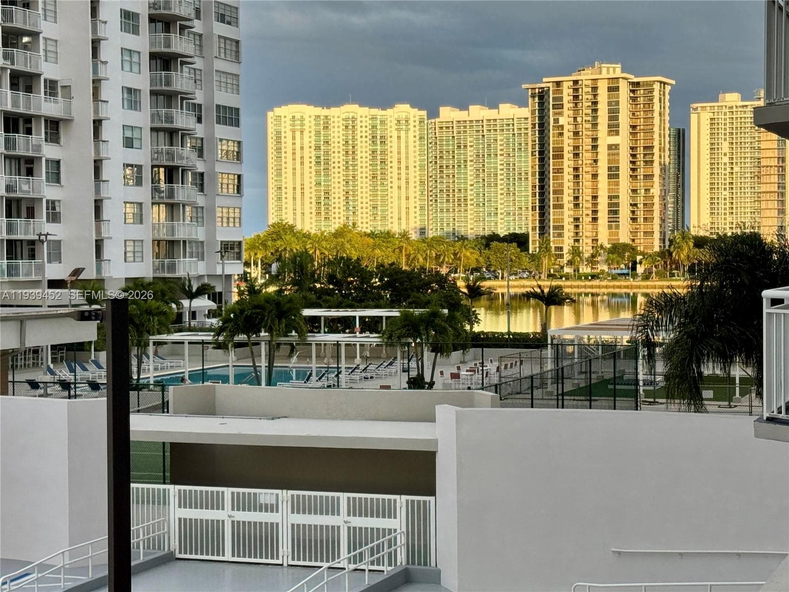 18021 Biscayne Blvd # 304, Aventura FL 33160 — 18