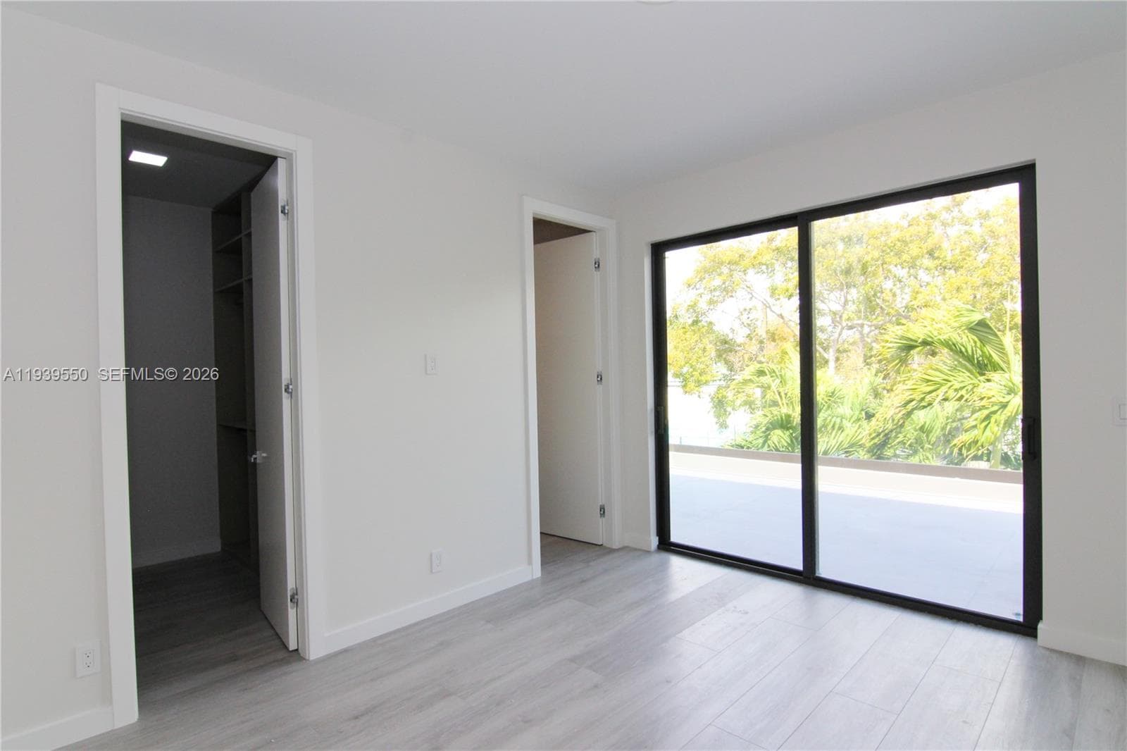 3540 Oak Ave, Miami FL 33133 — 22
