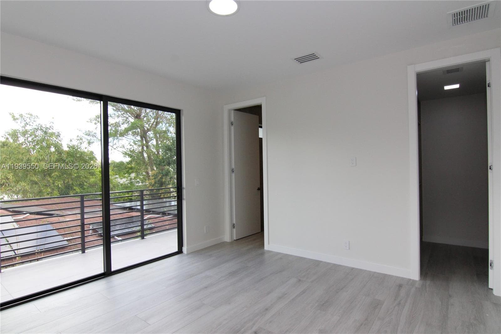 3540 Oak Ave, Miami FL 33133 — 20