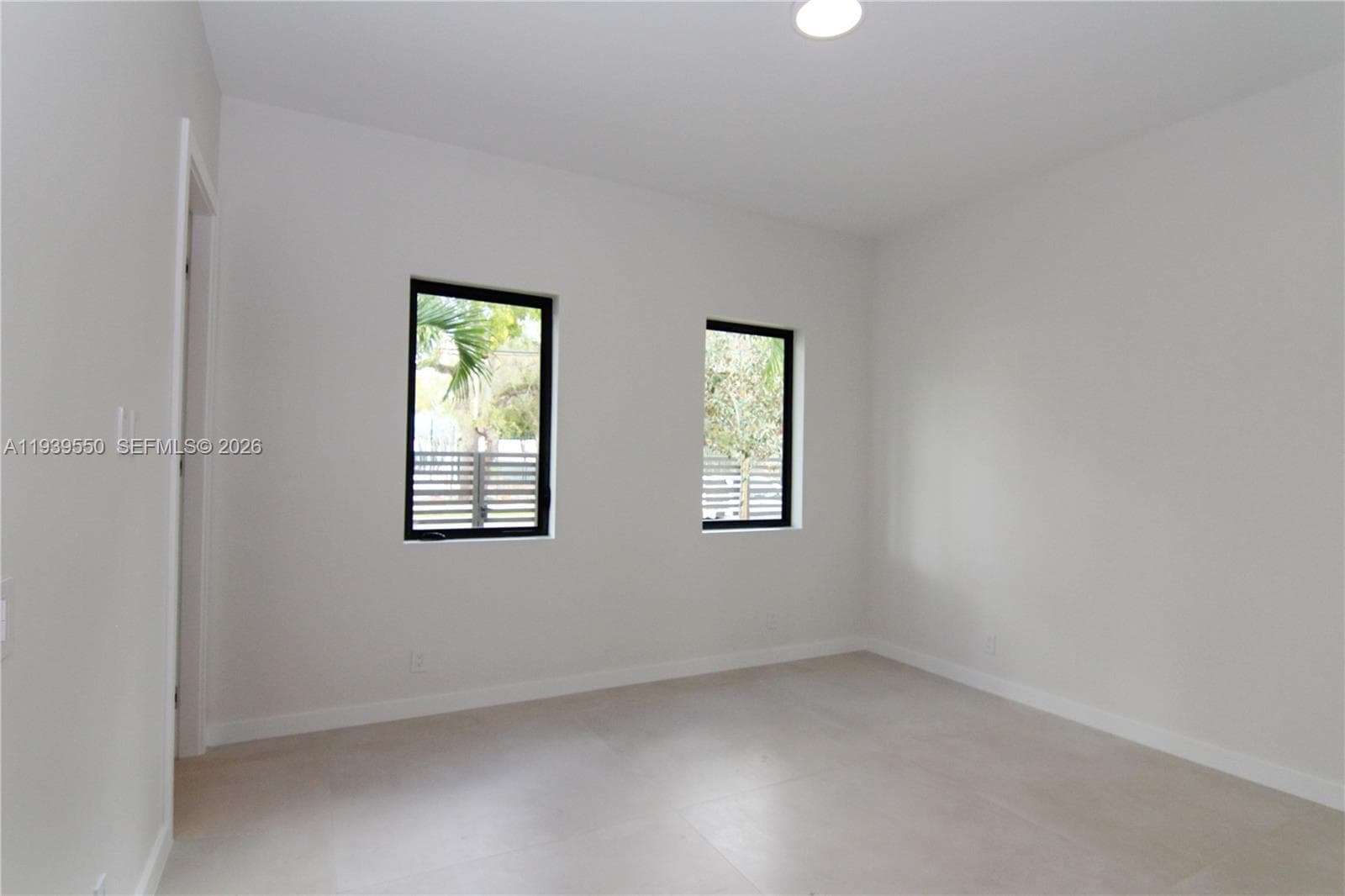 3540 Oak Ave, Miami FL 33133 — 9