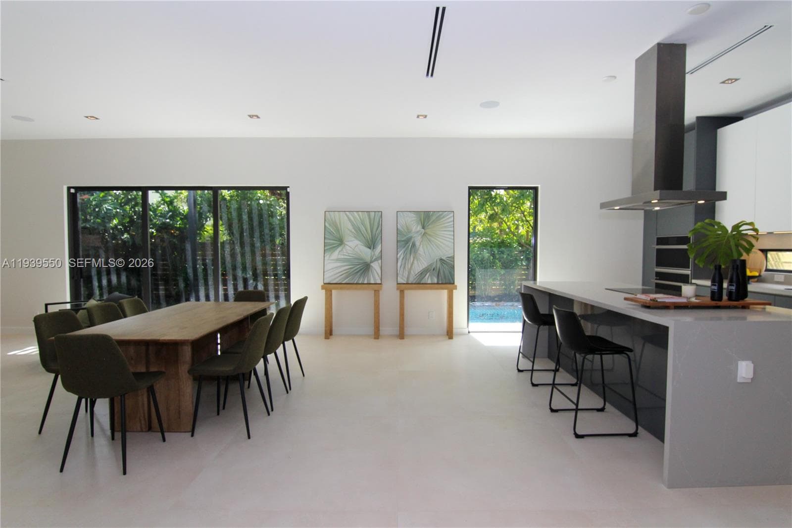3540 Oak Ave, Miami FL 33133 — 4