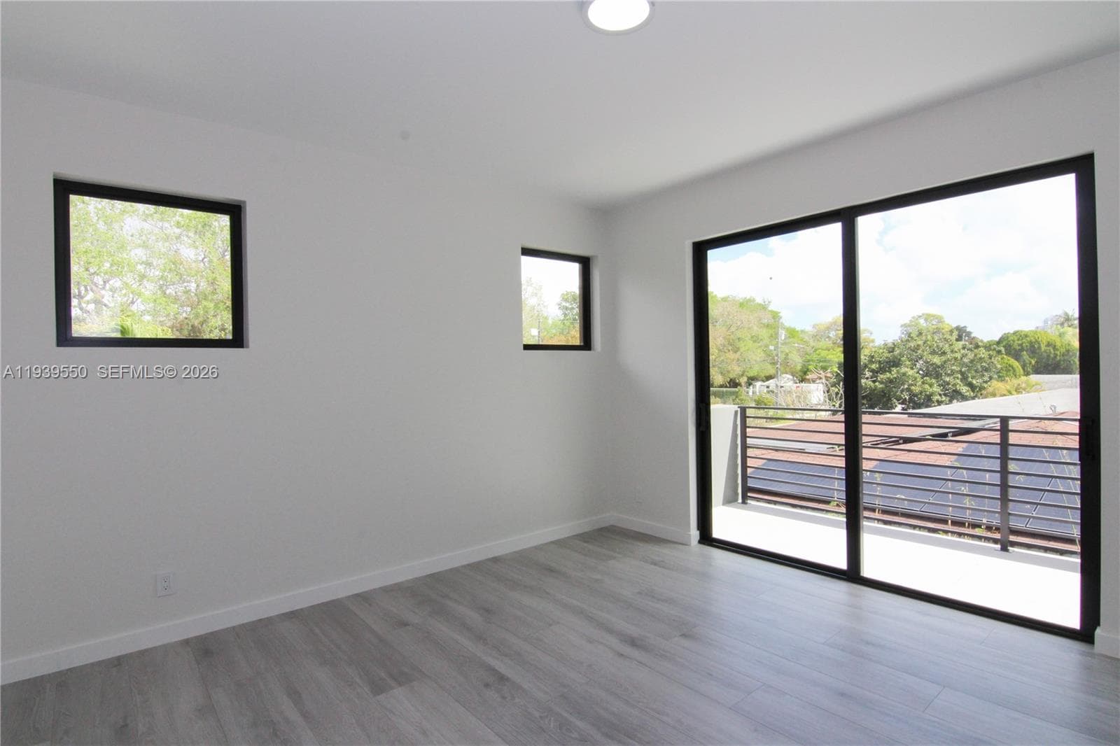 3540 Oak Ave, Miami FL 33133 — 21