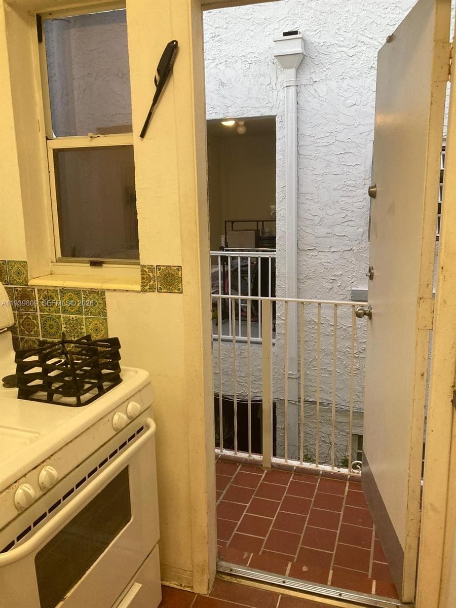 653 Michigan Ave # 10, Miami Beach FL 33139 — 14