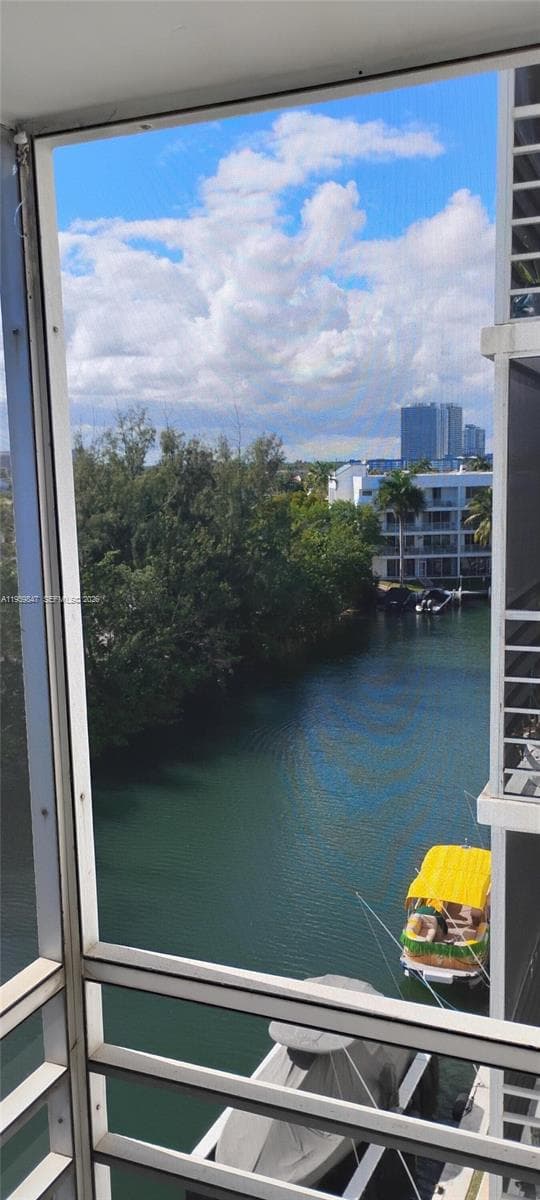 3660 NE 166th St # 607, North Miami Beach FL 33160 — 3