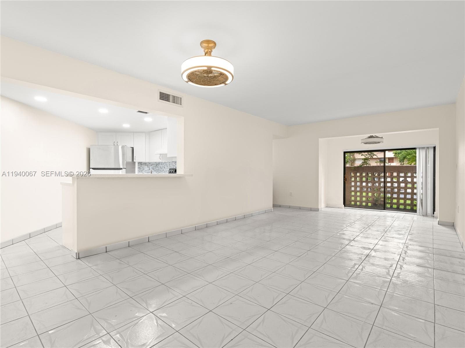 10249 NW 9th St Cir # 8, Miami FL 33172 — 2