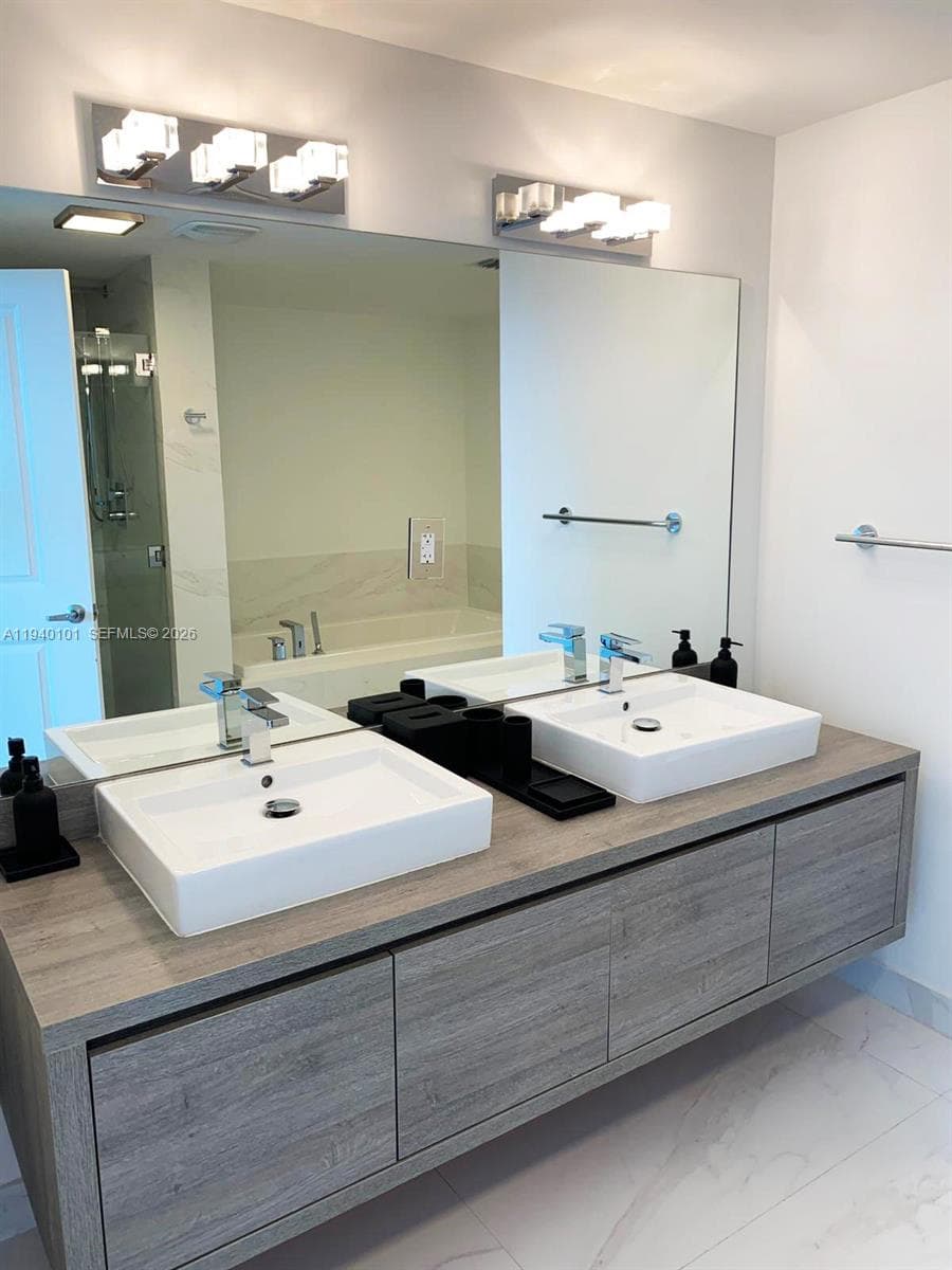 400 Sunny Isles Blvd # 1120, Sunny Isles Beach FL 33160 — 11