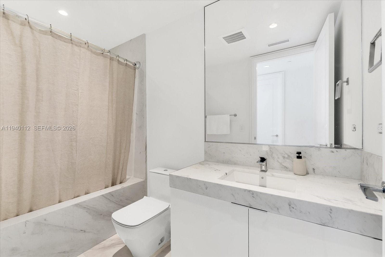 17975 Collins Ave # 1902, Sunny Isles Beach FL 33160 — 30