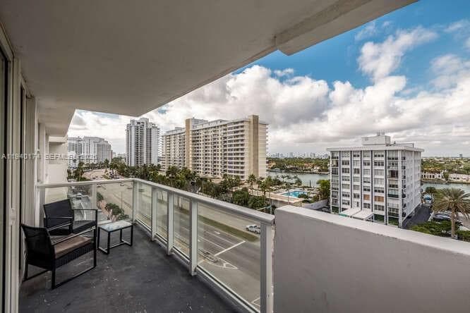 5601 Collins Ave # 825, Miami Beach FL 33140 — 30