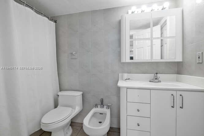 5601 Collins Ave # 825, Miami Beach FL 33140 — 18