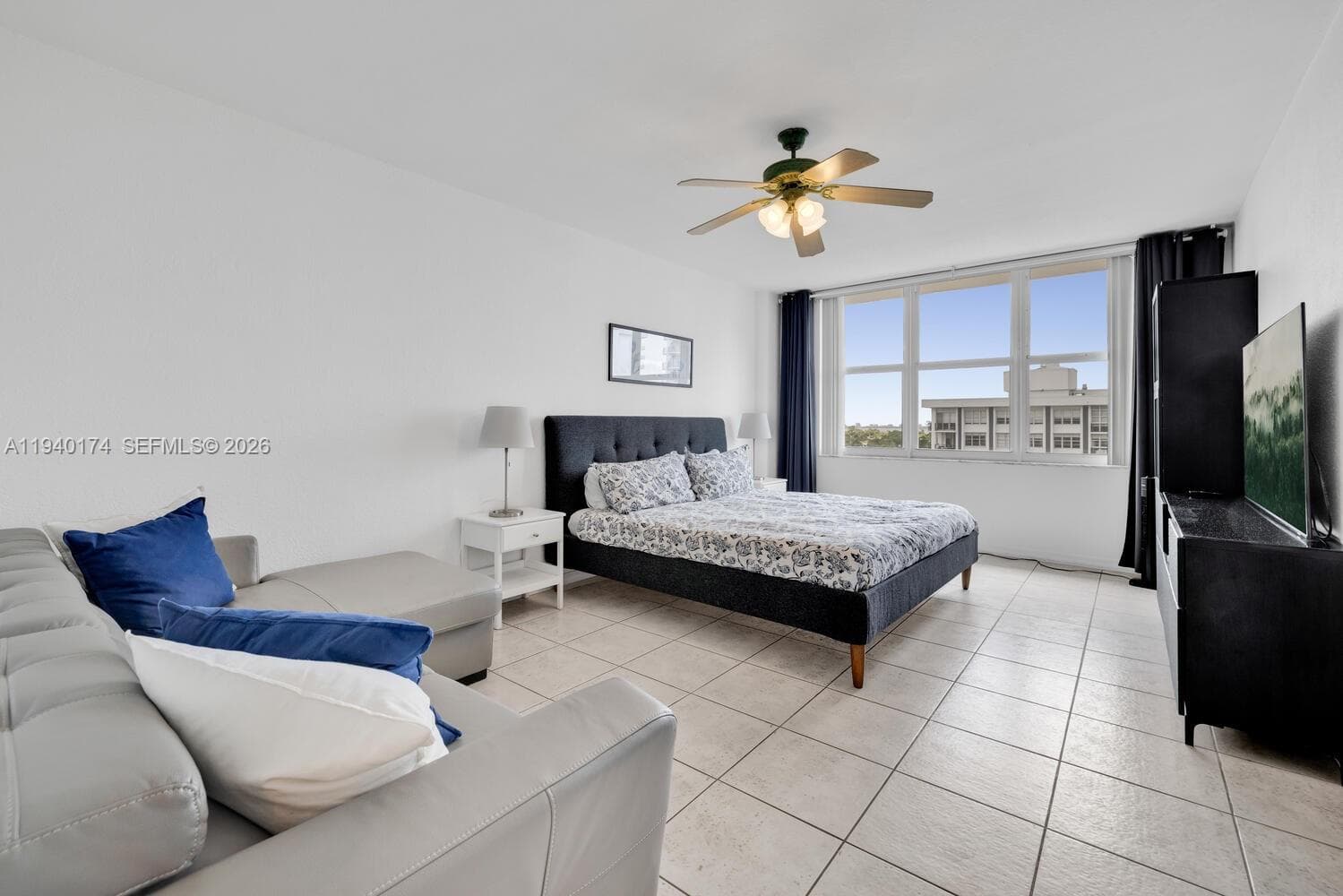 5601 Collins Ave # 825, Miami Beach FL 33140 — 8