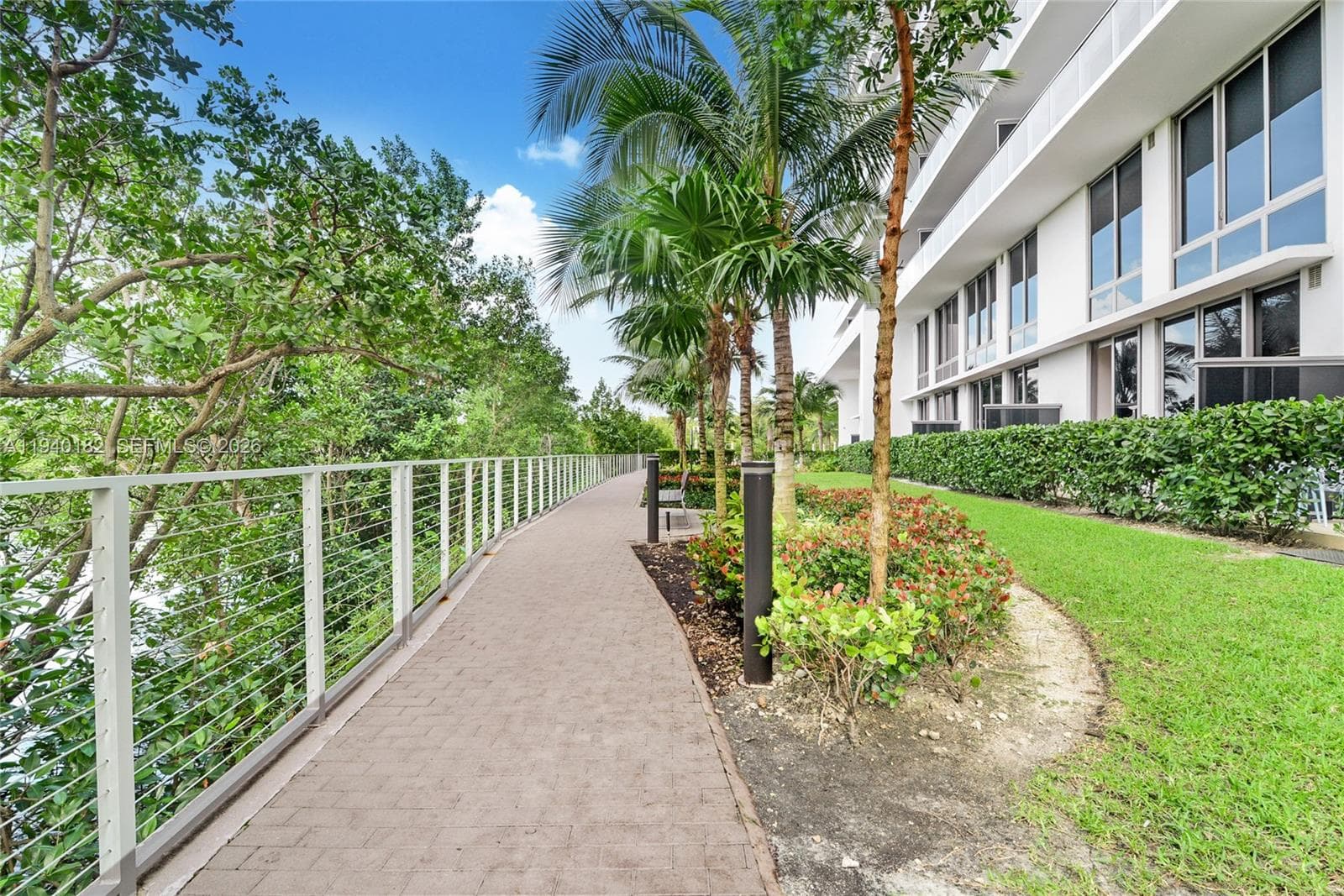 16385 Biscayne Blvd # 2017, North Miami Beach FL 33160 — 23