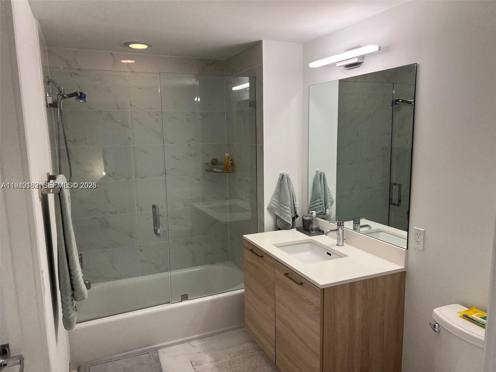 16385 Biscayne Blvd # 2017, North Miami Beach FL 33160 — 17