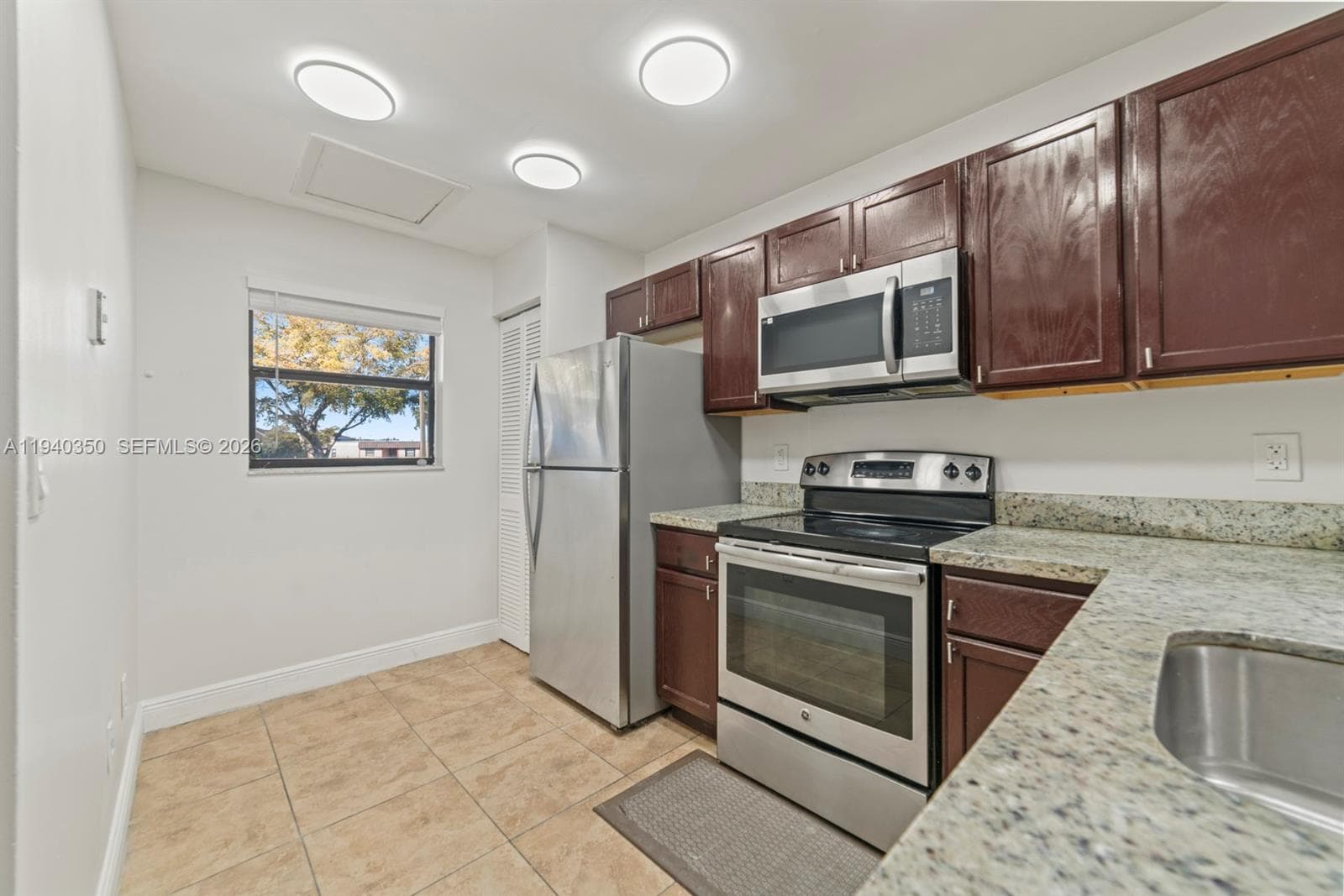 880 NE 207th Ter # 10, Miami FL 33179 — 3