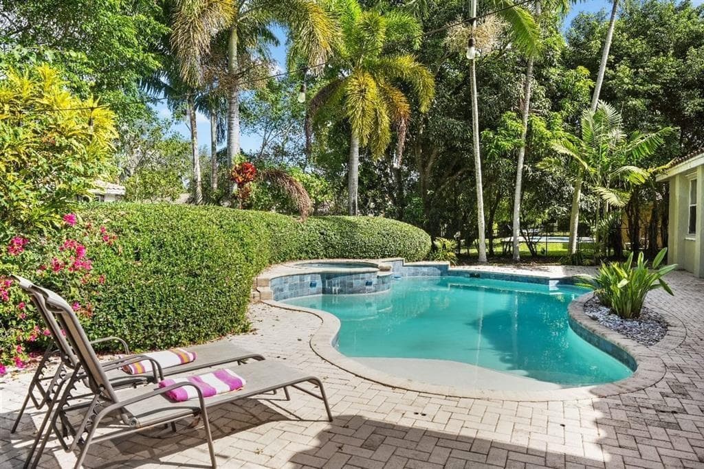 8209 SW 173rd Terrace, Palmetto Bay FL 33157 — 1