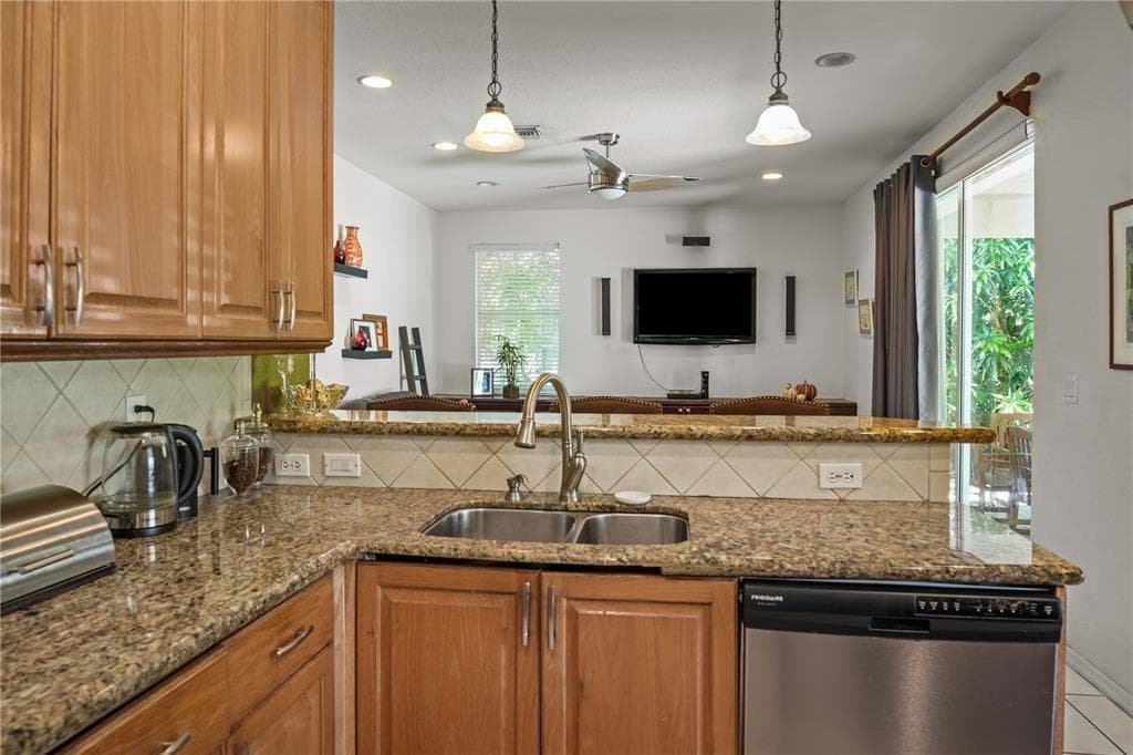 8209 SW 173rd Terrace, Palmetto Bay FL 33157 — 9