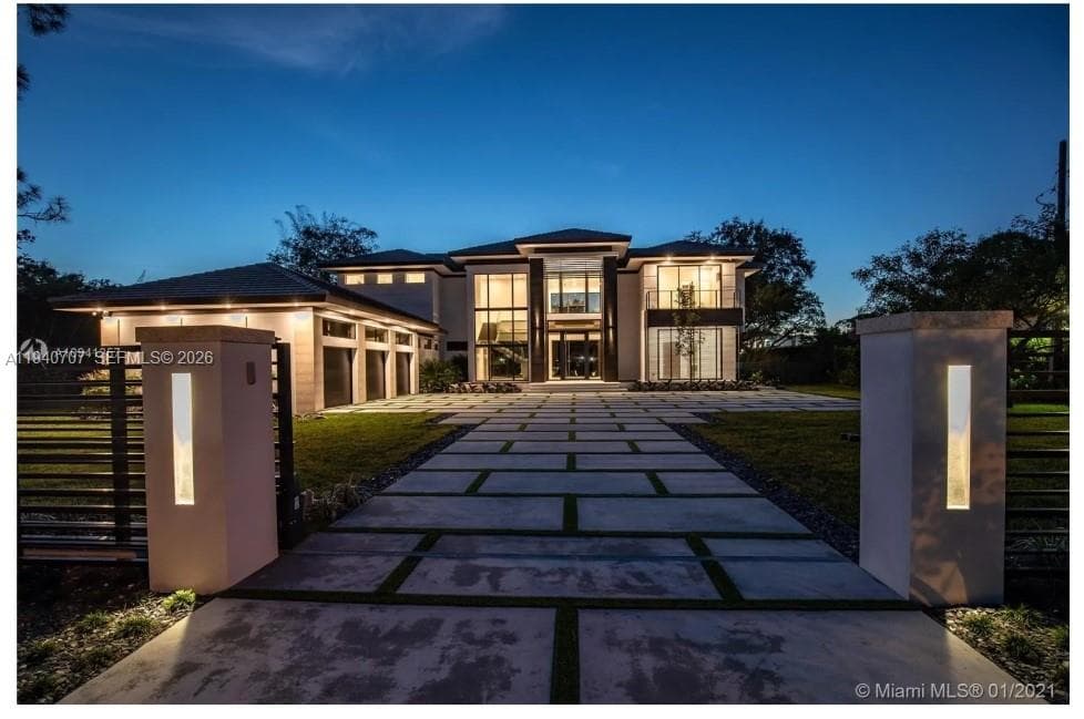 6850 SW 73rd Ct, Miami FL 33143 — 52