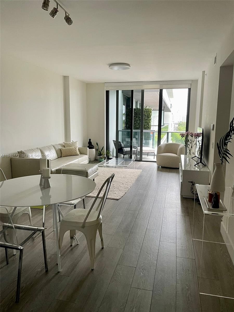 2960 NE 207th St # 714, Aventura FL 33180 — 3