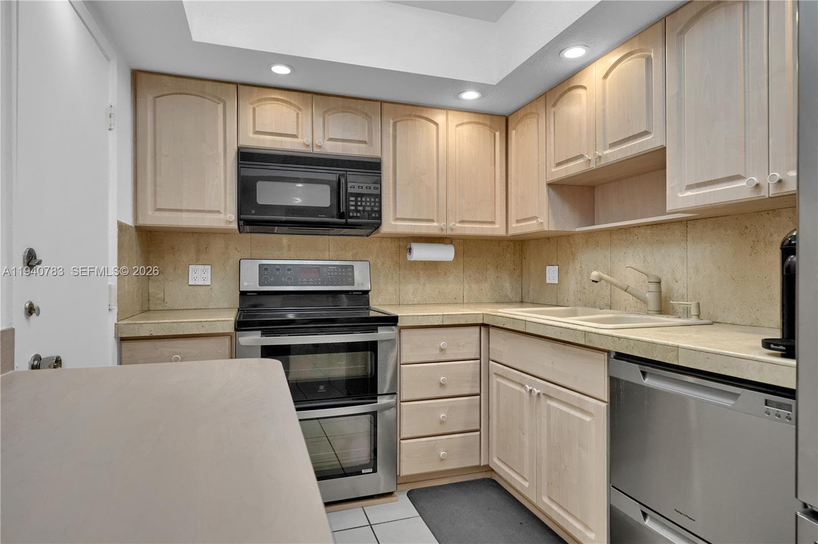 5005 Collins Ave # 824, Miami Beach FL 33140 — 30
