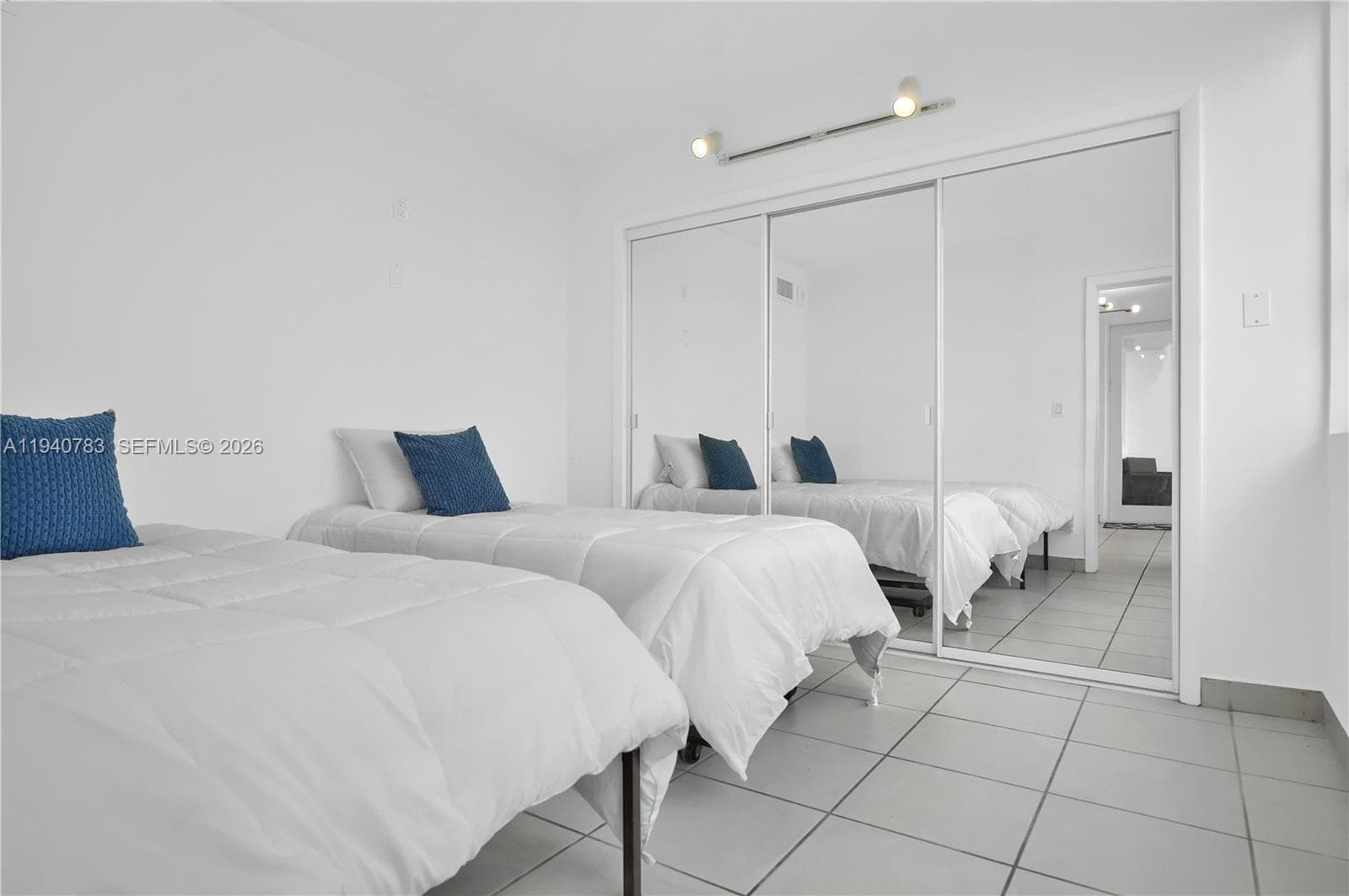 5005 Collins Ave # 824, Miami Beach FL 33140 — 11