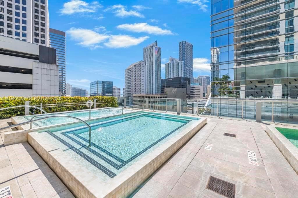 68 SE 6th St # 1710, Miami FL 33131 — 27