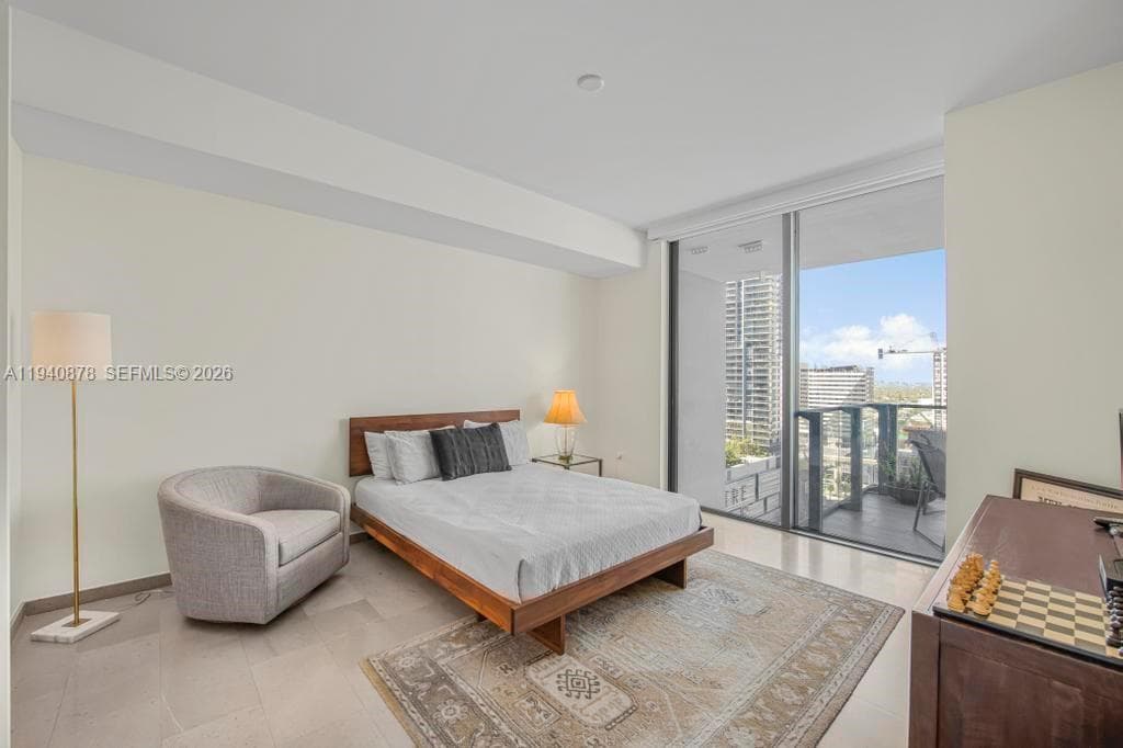 68 SE 6th St # 1710, Miami FL 33131 — 16