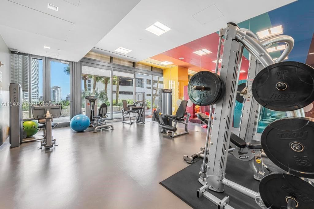 68 SE 6th St # 1710, Miami FL 33131 — 28