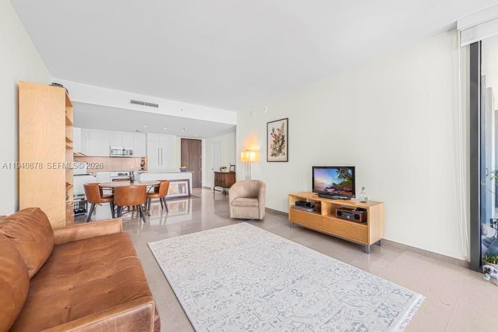 68 SE 6th St # 1710, Miami FL 33131 — 14