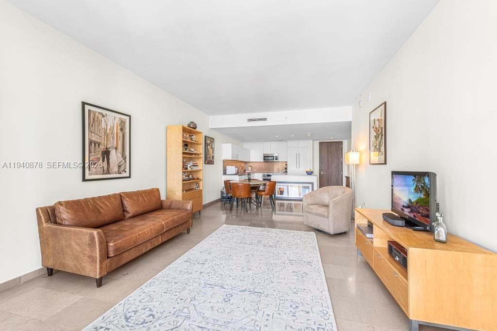68 SE 6th St # 1710, Miami FL 33131 — 15