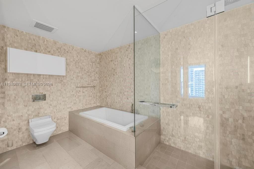 68 SE 6th St # 1710, Miami FL 33131 — 21