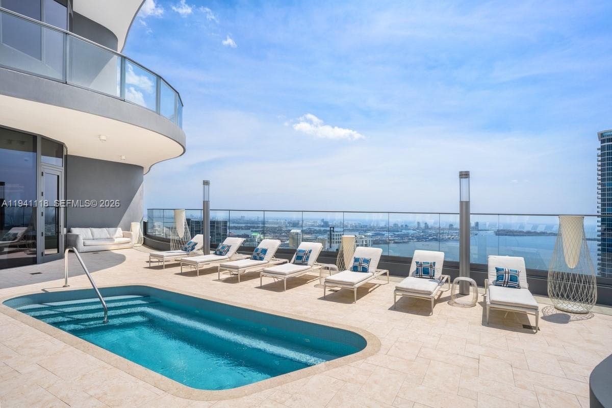 1000 Brickell Plz, Miami FL 33131 — 66