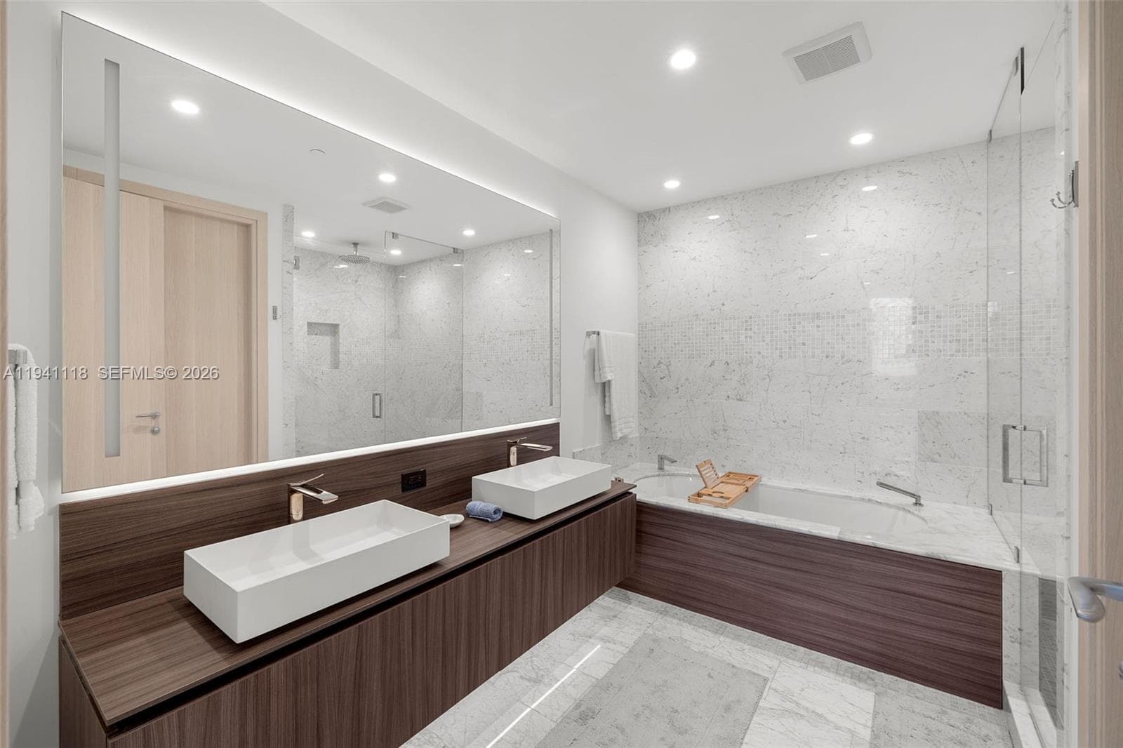 1000 Brickell Plz, Miami FL 33131 — 32