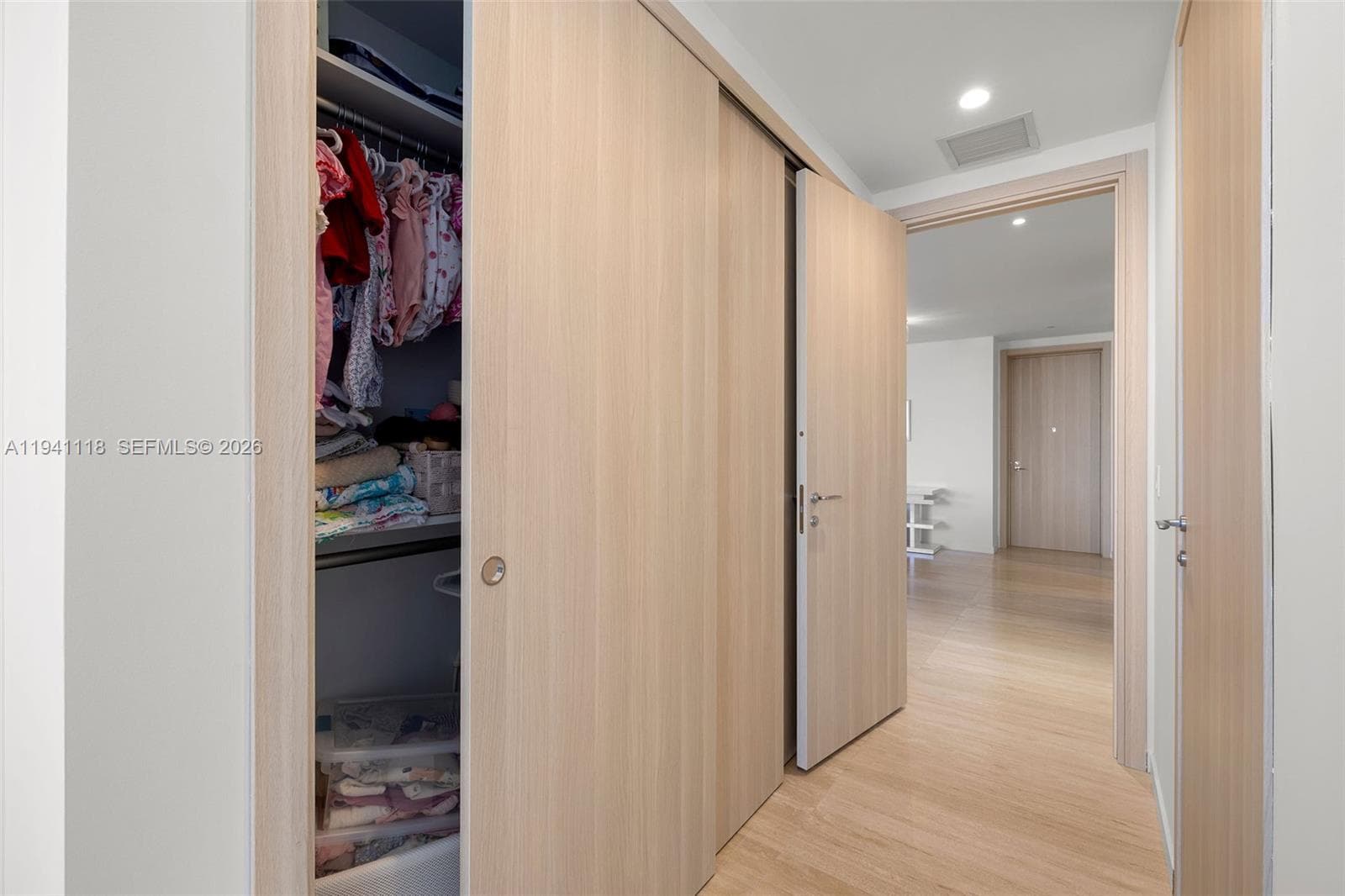 1000 Brickell Plz, Miami FL 33131 — 40