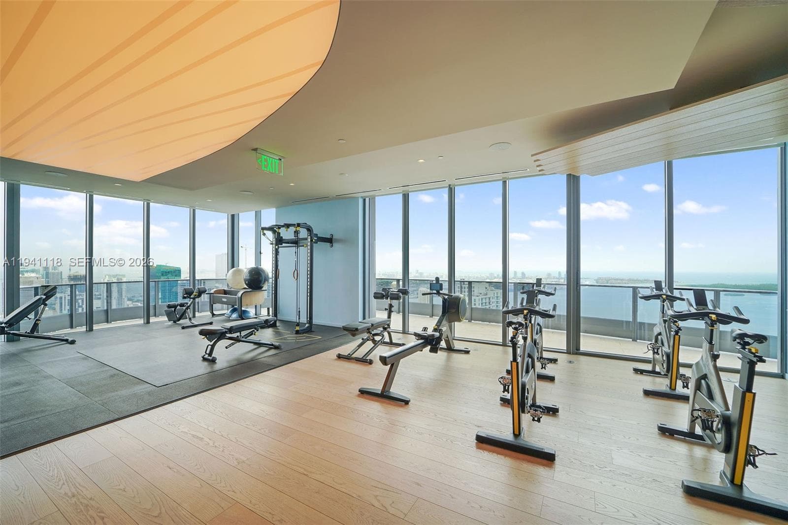 1000 Brickell Plz, Miami FL 33131 — 60